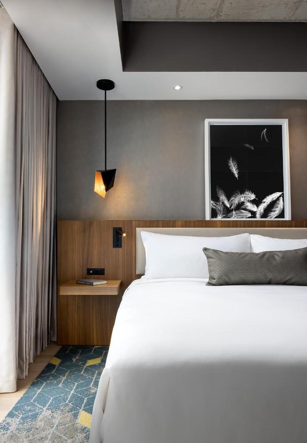 Humaniti Hotel Montreal, Autograph Collection Екстериор снимка