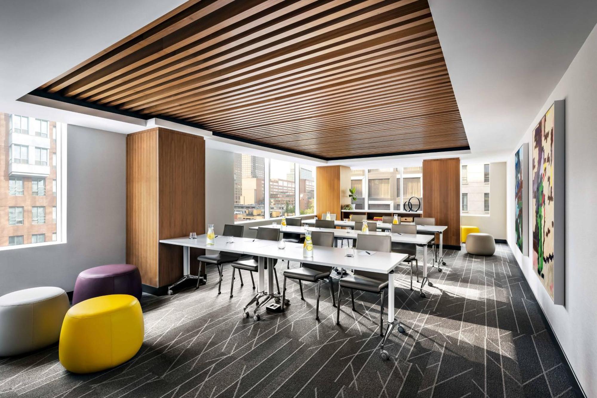 Humaniti Hotel Montreal, Autograph Collection Екстериор снимка