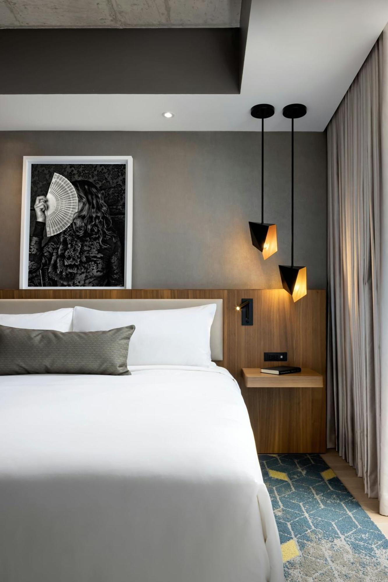 Humaniti Hotel Montreal, Autograph Collection Екстериор снимка